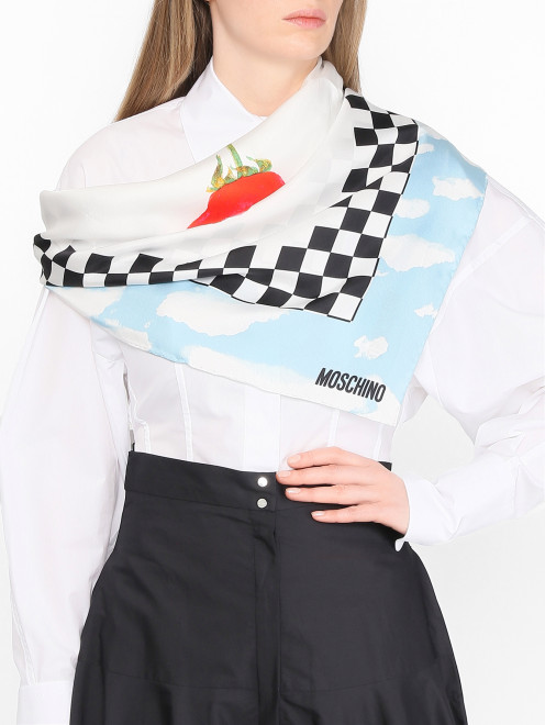 Платок из шелка 90х90 см Moschino - МодельОбщийВид