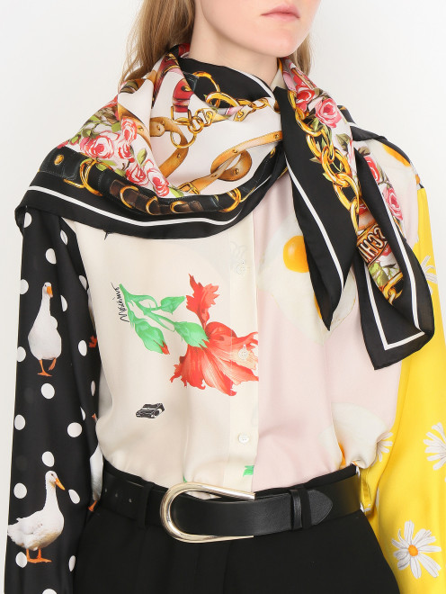 Квадратный платок из шелка с узором Moschino - МодельОбщийВид
