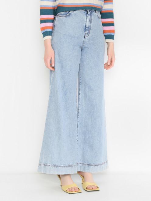 Широкие джинсы из светлого денима Weekend Max Mara - МодельВерхНиз
