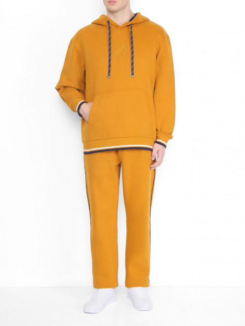 Xususiy model Trojanka sargish Qozoq ayollar porno 41 video