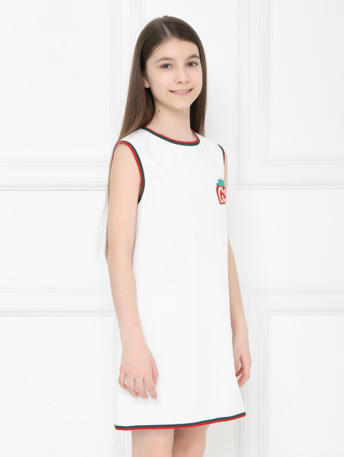 Платье из белого денима с аппликацией Gucci - МодельВерхНиз
