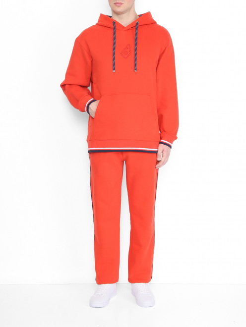 Yetuk katta mushukning porno fotosuratlari Jeyms Jayden bilan videolar