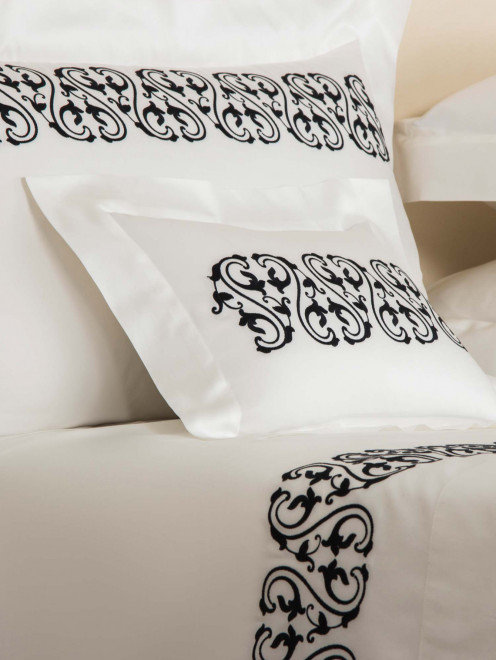 Наволочка 51X71 см ORNATE MEDALLION EMB Frette - Общий вид